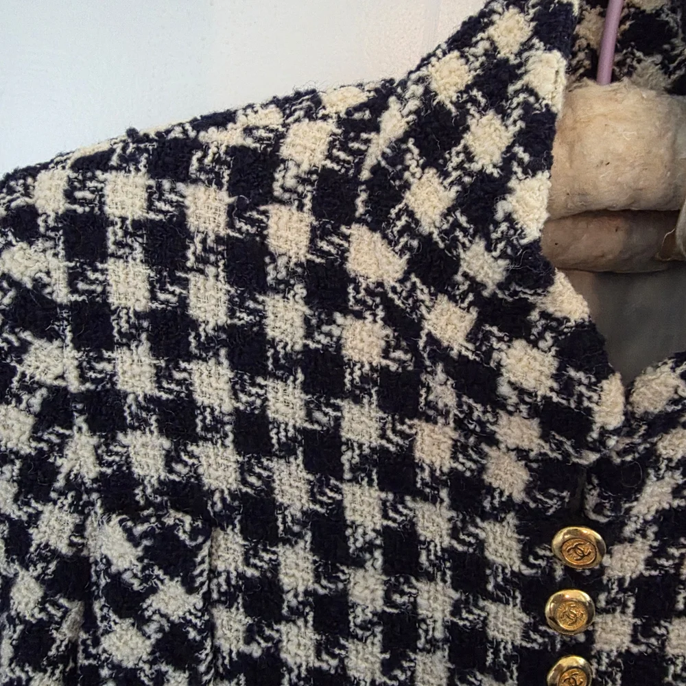 Authentic CHANEL Navy and Cream Houndstooth Jacket Fall 1991 34 0 2 XS - Picture 2 of 16